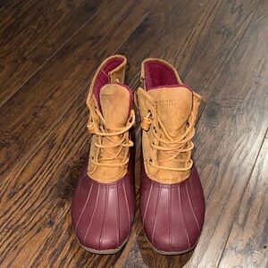 Sperry Women's Brown and Burgundy Winter Boots